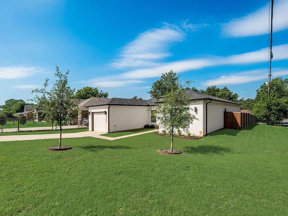 3001 Fernwood Ave