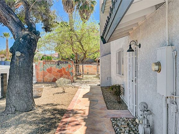3rd image of 5049 Hibbetts Ct