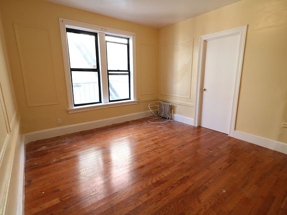 3rd image of 520 W 163rd St APT D1