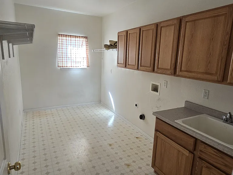 10239 Bentwood Cir — Photo 8