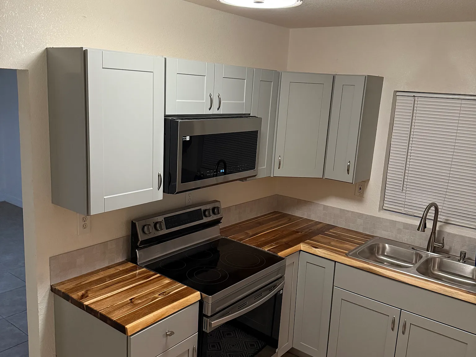 2 bed, 820 sqft, $1,450 — Photo 2