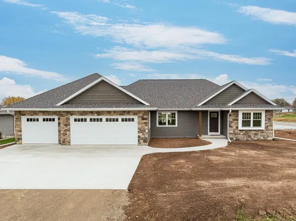 1730 Addie Pkwy, Oshkosh, WI 54904