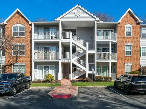 56 Cheverny Ct, Hamilton, NJ 08619