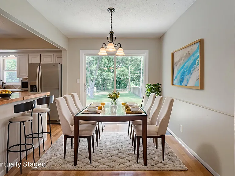 Dining room (example with furniture)