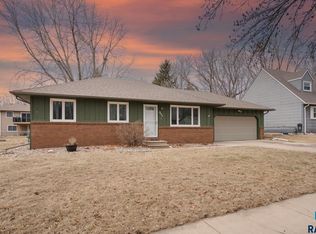 2405 S Melanie Ln, Sioux Falls, SD 57103