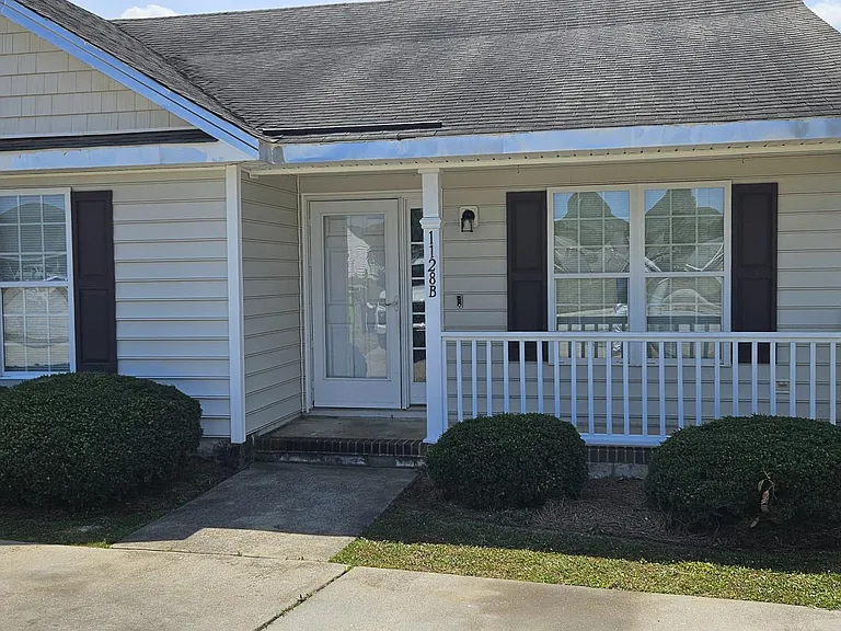 1128 Crescent Meadows Dr #B — Photo 1