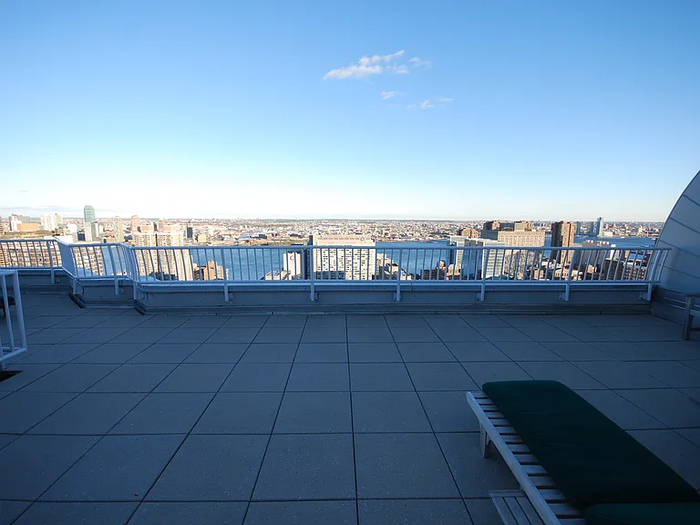 200 E 32nd St #21C — Photo 9