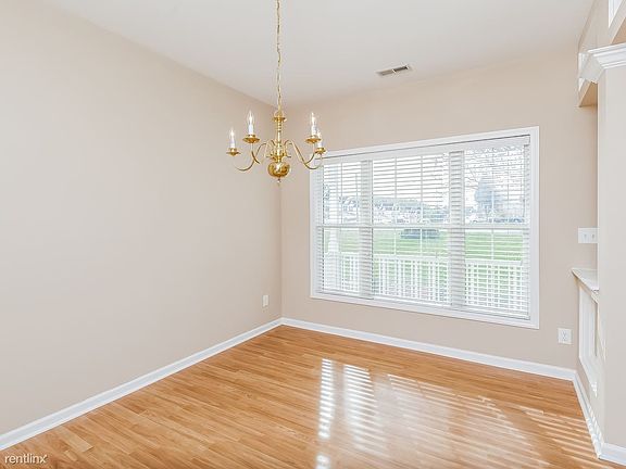 03-Dining_Room-2220309-medium4x3