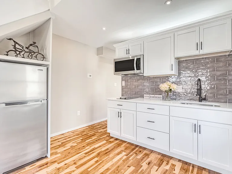 10237 Stratford Ave #B — Photo 10