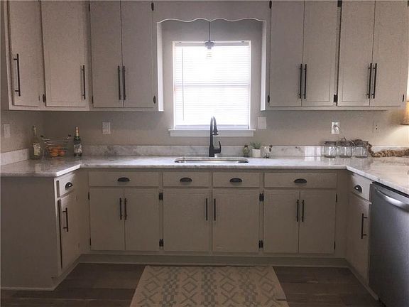 4th image of 9000 Dovetail Ln W