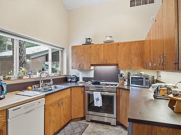 5th image of 3730 W Rosamond Dr