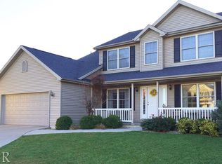 7 Plantation Ct, Bloomington, IL 61704