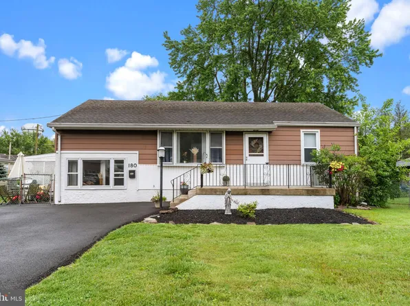 180 Lynch Dr, Southampton, PA 18966