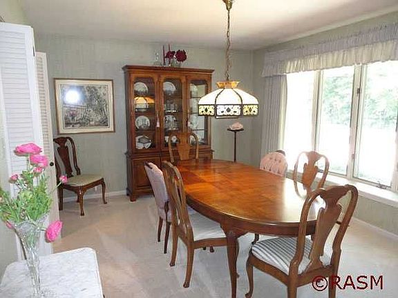 3rd image of 211 E Skyline Ct