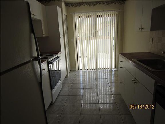 3rd image of 574 SW Tamworth St