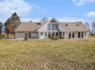 13319 Darlin Dr, Smithville, MO 64089