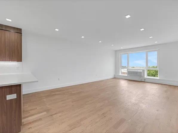 8404 4th Avenue image 2 of 36