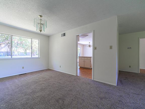5th image of 104 W 31st St