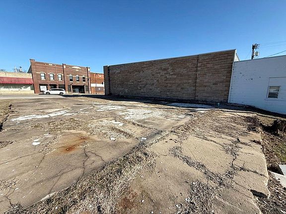 2nd image of 124-126 N Main St #128