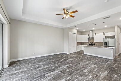 2nd image of 7 Untermeyer Pl Unit A