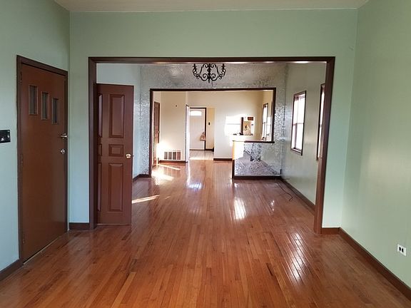 3rd image of 4409 S Emerald Ave