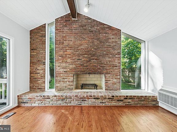3rd image of 2648 Ogleton Rd