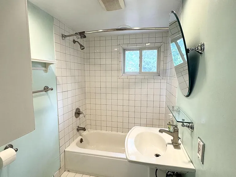 150 E Hartwell Ln — Photo 20