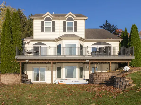1168 N Eagle Lake Dr, Kalamazoo, MI 49009