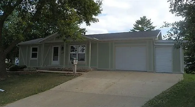 1002 Jefferson St photo 1