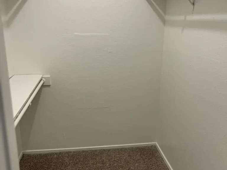 Ashford Creek Apartments — Photo 16