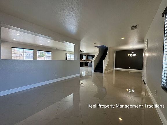 4th image of 38284 Pioneer Dr