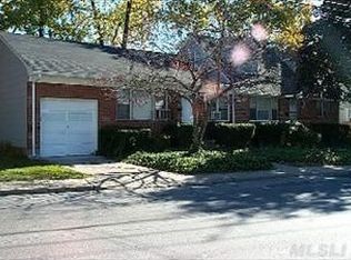 164 Courthouse Rd, Franklin Square, NY 11010