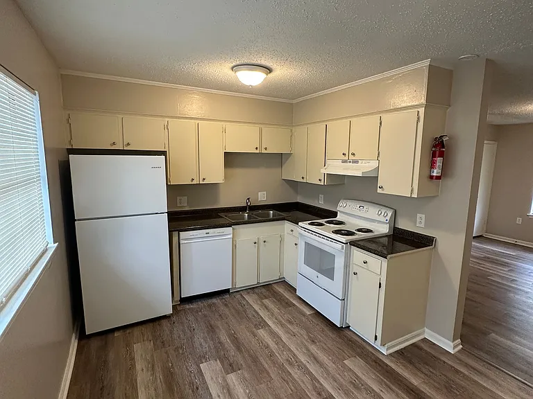 3995 Morningside Dr #3 — Photo 6