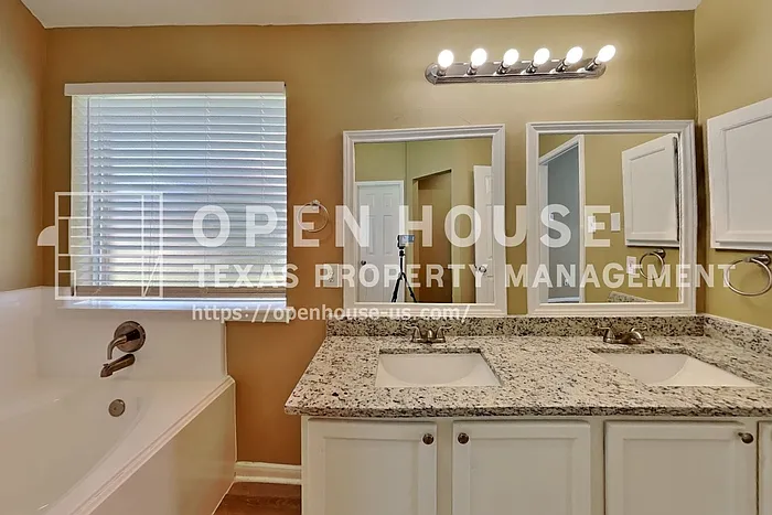 2807 Burgess Hill Ct — Photo 10