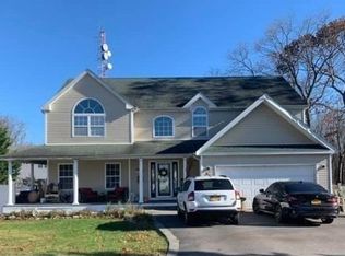 66 Columbine Ave, Islip, NY 11751
