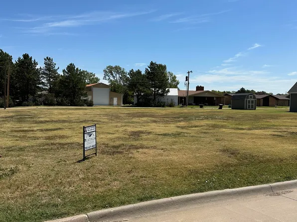 341 Holland St, Russell, KS 67665