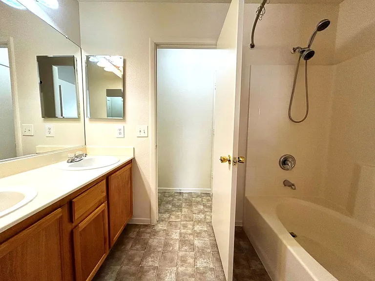 4916 River Splash Ave — Photo 23