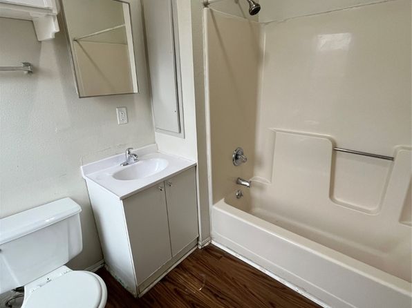 des-moines-iowa-251547434 picture