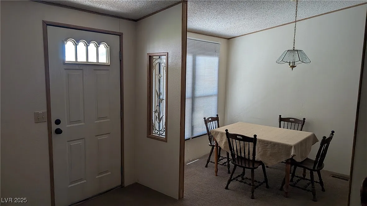 3 bed, 2.0 bath, 1152 sqft, $1,800 — Photo 2