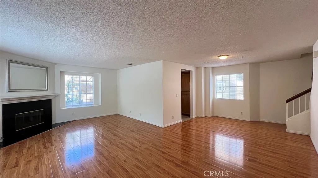 3 bed, 1376 sqft, $3,800 — Photo 4