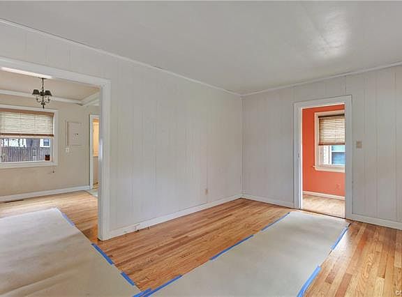 4th image of 706 W 49th St