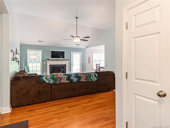 5th image of 7012 Cedarbrook Dr