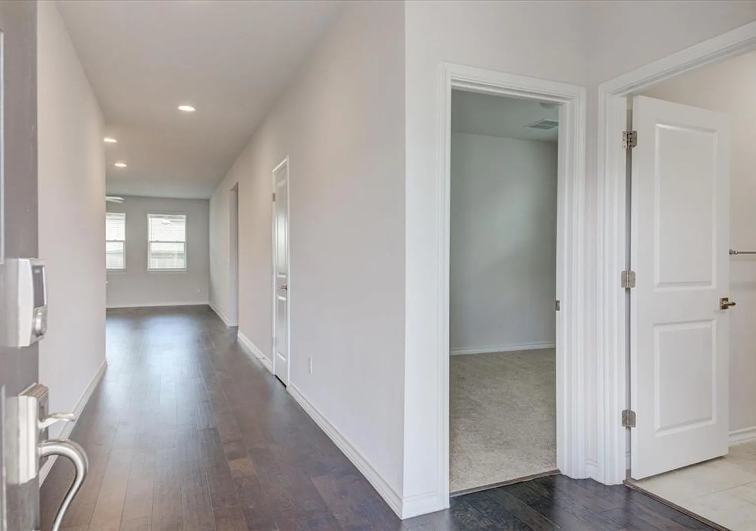 Glorious 3 Bed 2 Bath Home Built 2021 — Photo 4