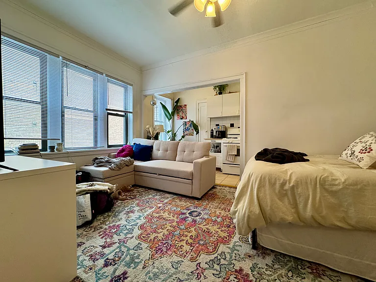 3812 N Pine Grove Ave — Photo 16
