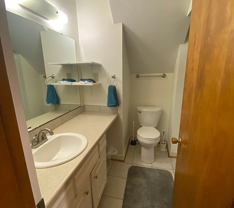2nd image of 211 Cass St #1