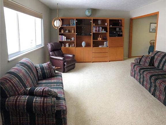 3rd image of 6693 Tamarind Dr