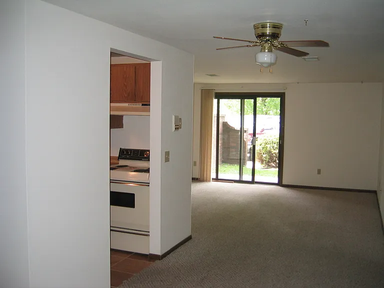1616 Kenilworth Ct — Photo 15