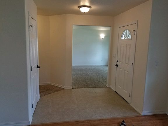 Entryway with closet
