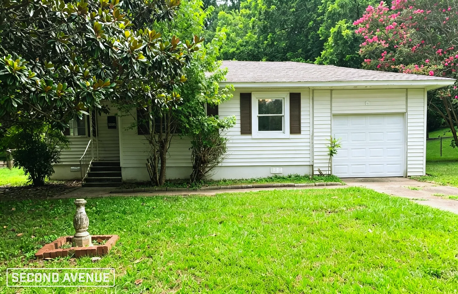 3 bed, 1.0 bath, 989 sqft, $845 — Photo 1