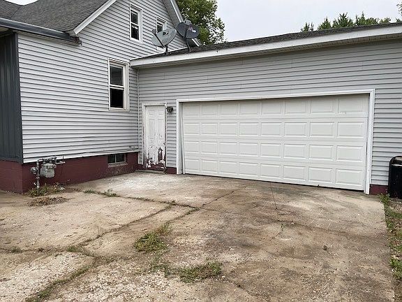 2nd image of 308 W South Ave